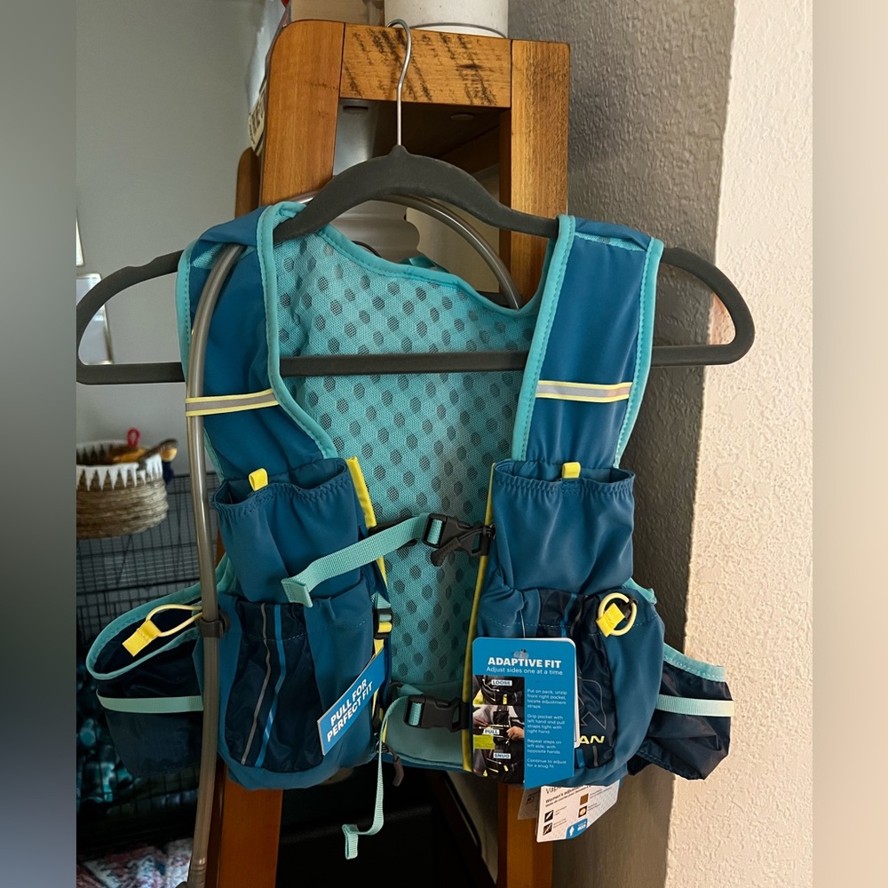 NWT - Nathan Hydration Running Vest